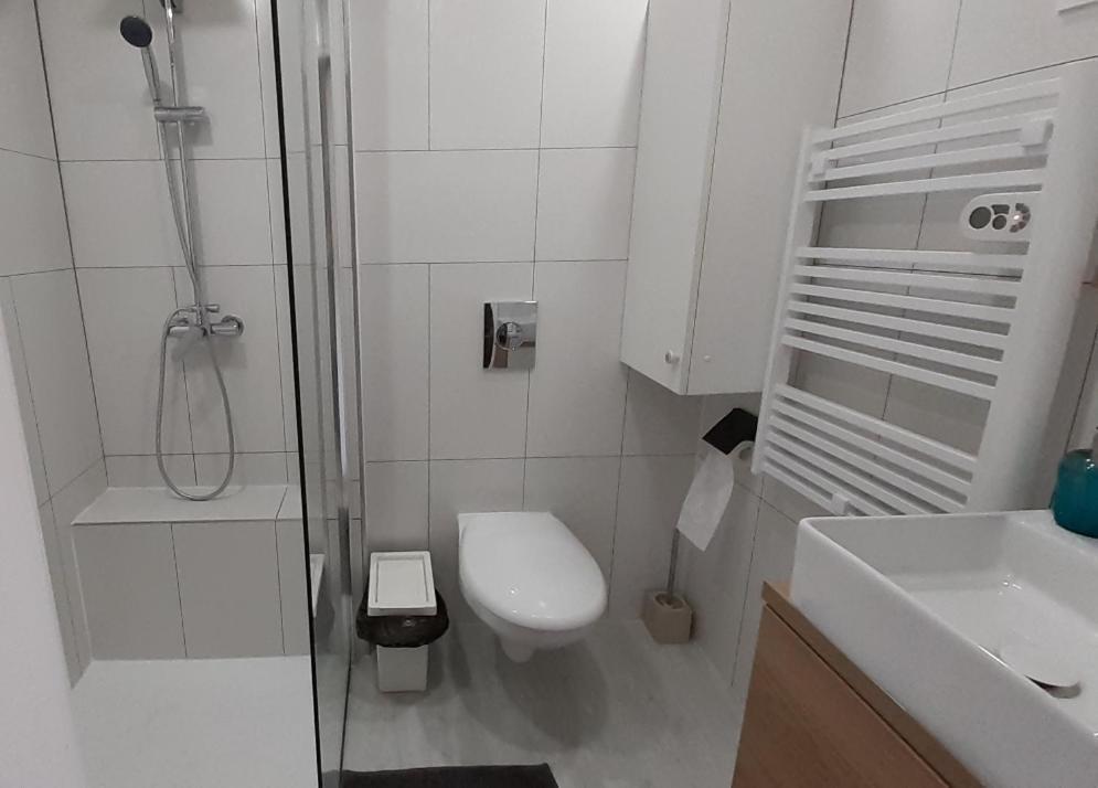 סנרי-סור-מר Appartement Terrasse Vue Mer, Plage Gorguette A 1 Minute A Pied, Wifi,Clim Parking Collectif מראה חיצוני תמונה